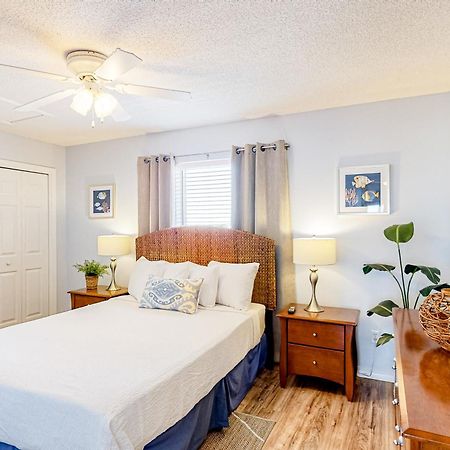Gulf Island Condos II Наварр Номер фото