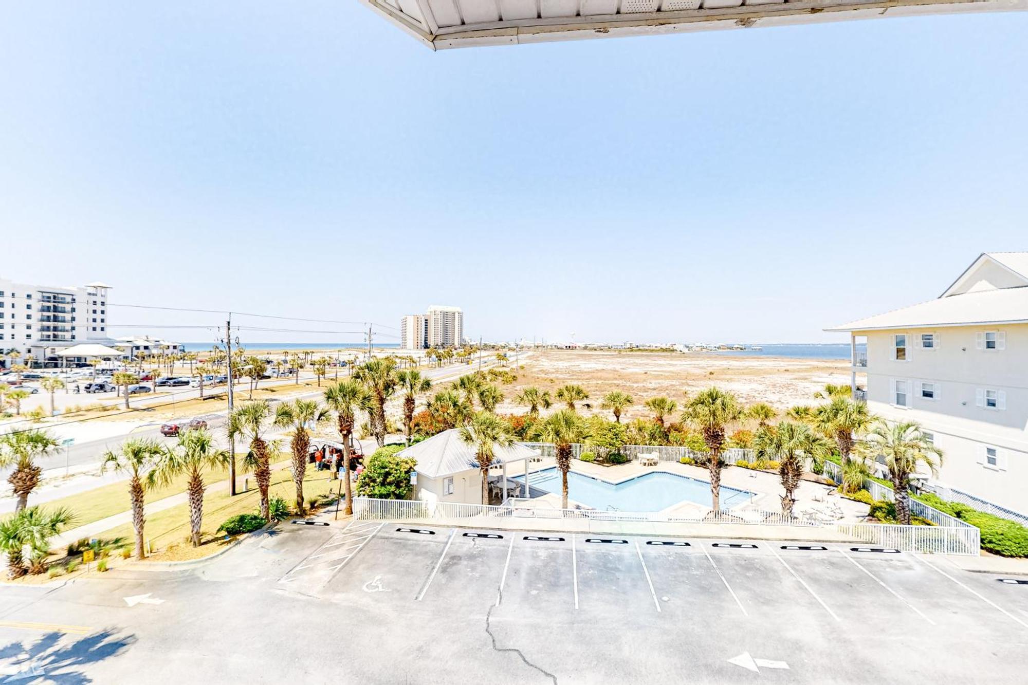Gulf Island Condos II Наварр Номер фото